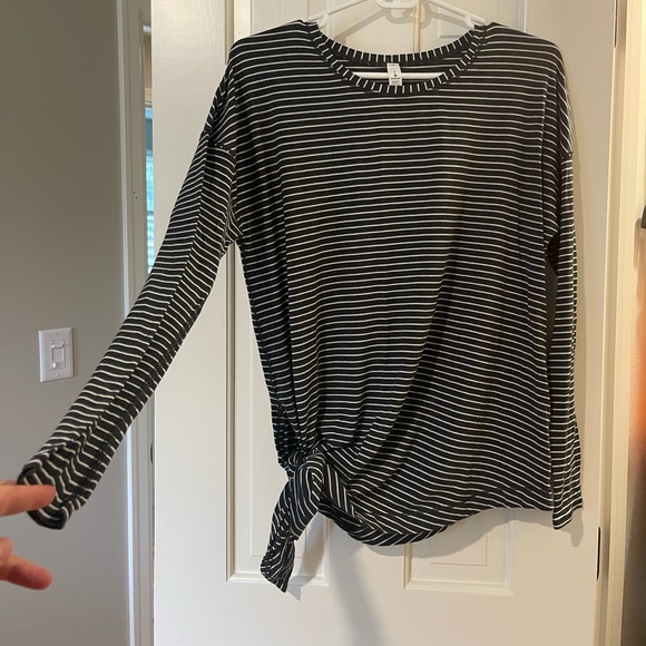 Lululemon Grey and White Striped long Sleeve. To the point top size 6 - Picture 2 of 5